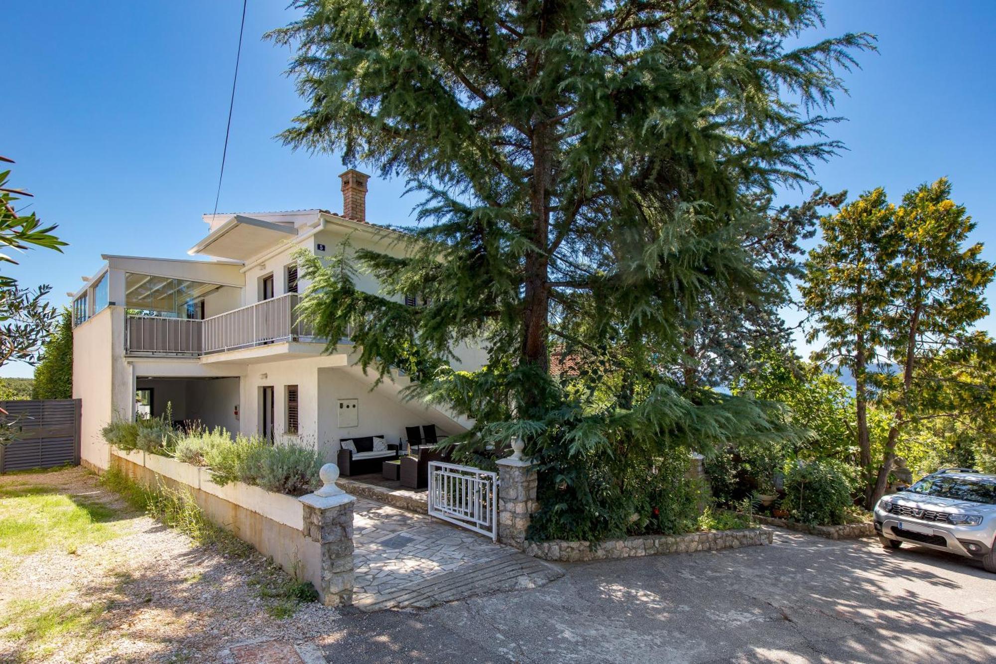 Case de vacanță Family House Rose With Pool - Happy